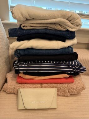 Cozy Neutral Clothing Bundle S/M | Skims, WHBM, PINK, 12+ Pieces